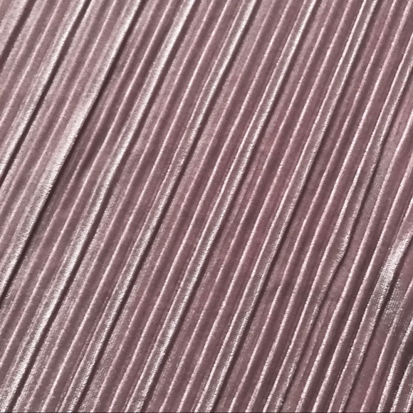 NWT Crushed velvet top with ruffle shoulder - Picture 4 of 8